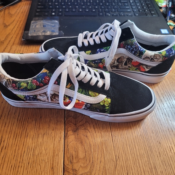 Ladies Sneakers - Picture 6 of 10